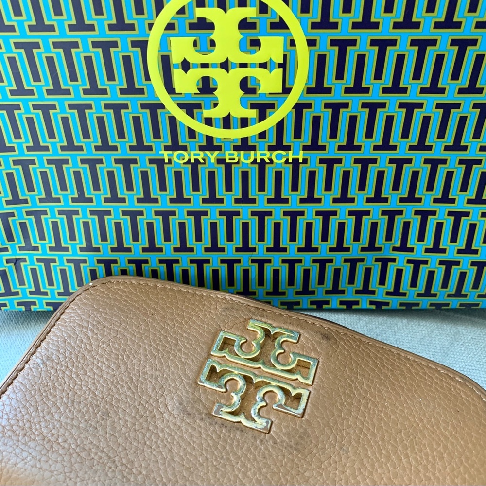 ✨Tory Burch✨ Zip Continental Tan Wallet